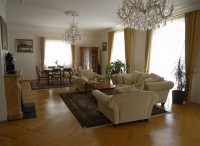 exquisite-neuwertige-439-m2-villa-in-sonniger-gruener-ruhelage